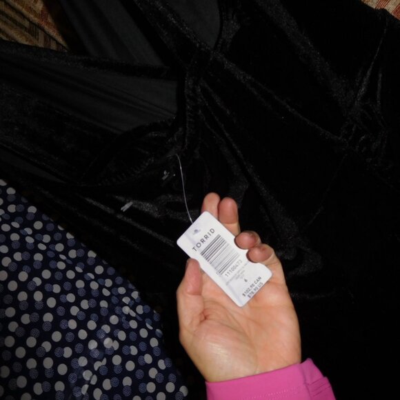 NWT SIZE 6 TORRID BLACK VELVET SURPLICE SLEEVEELSS HALTER DRESS 6X PLUS 30 - Picture 7 of 13